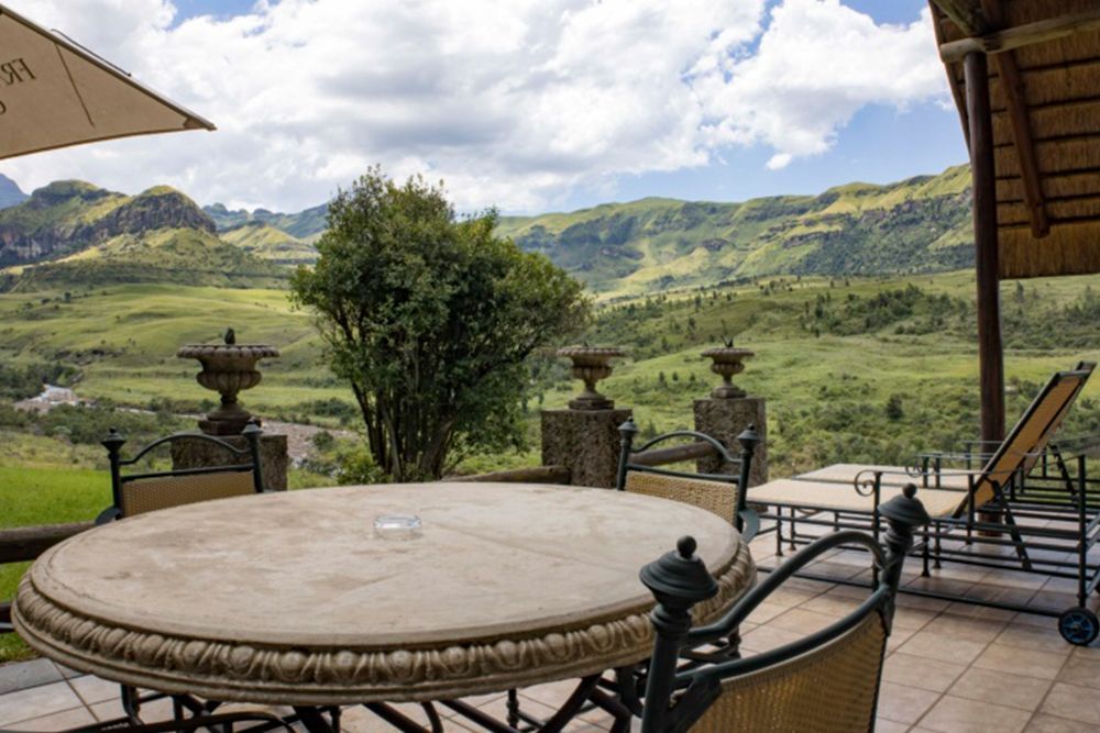 Veranda looking out at the Drakensberg